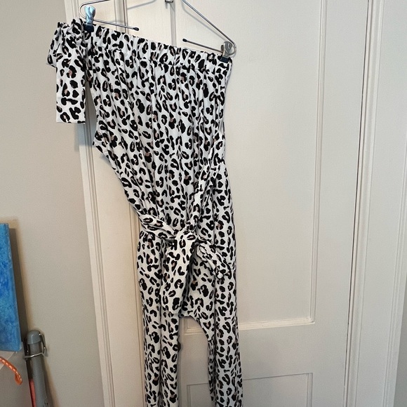 One shoulder pant suit - Picture 1 of 4